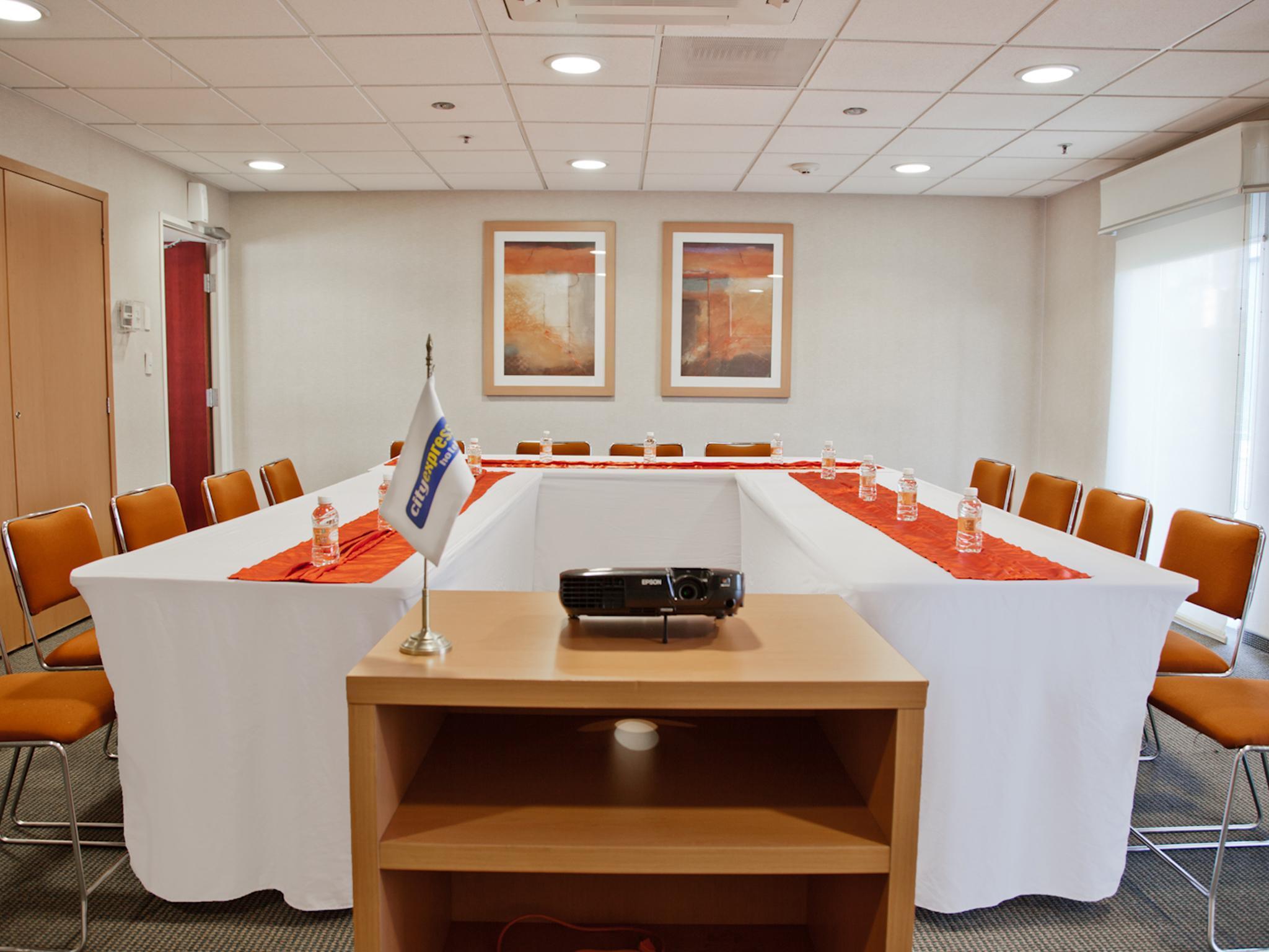 City Express By Marriott Celaya Parque מראה חיצוני תמונה
