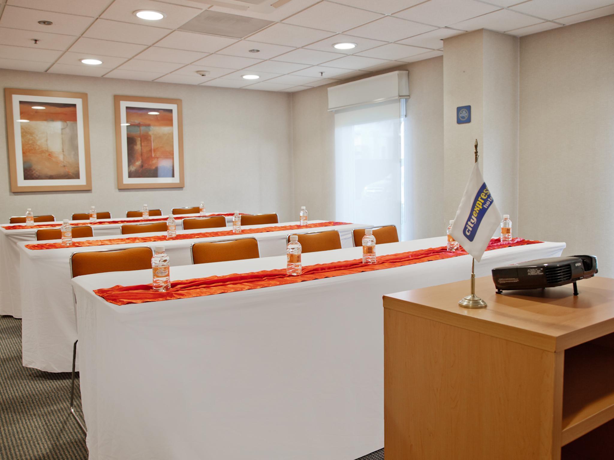 City Express By Marriott Celaya Parque מראה חיצוני תמונה