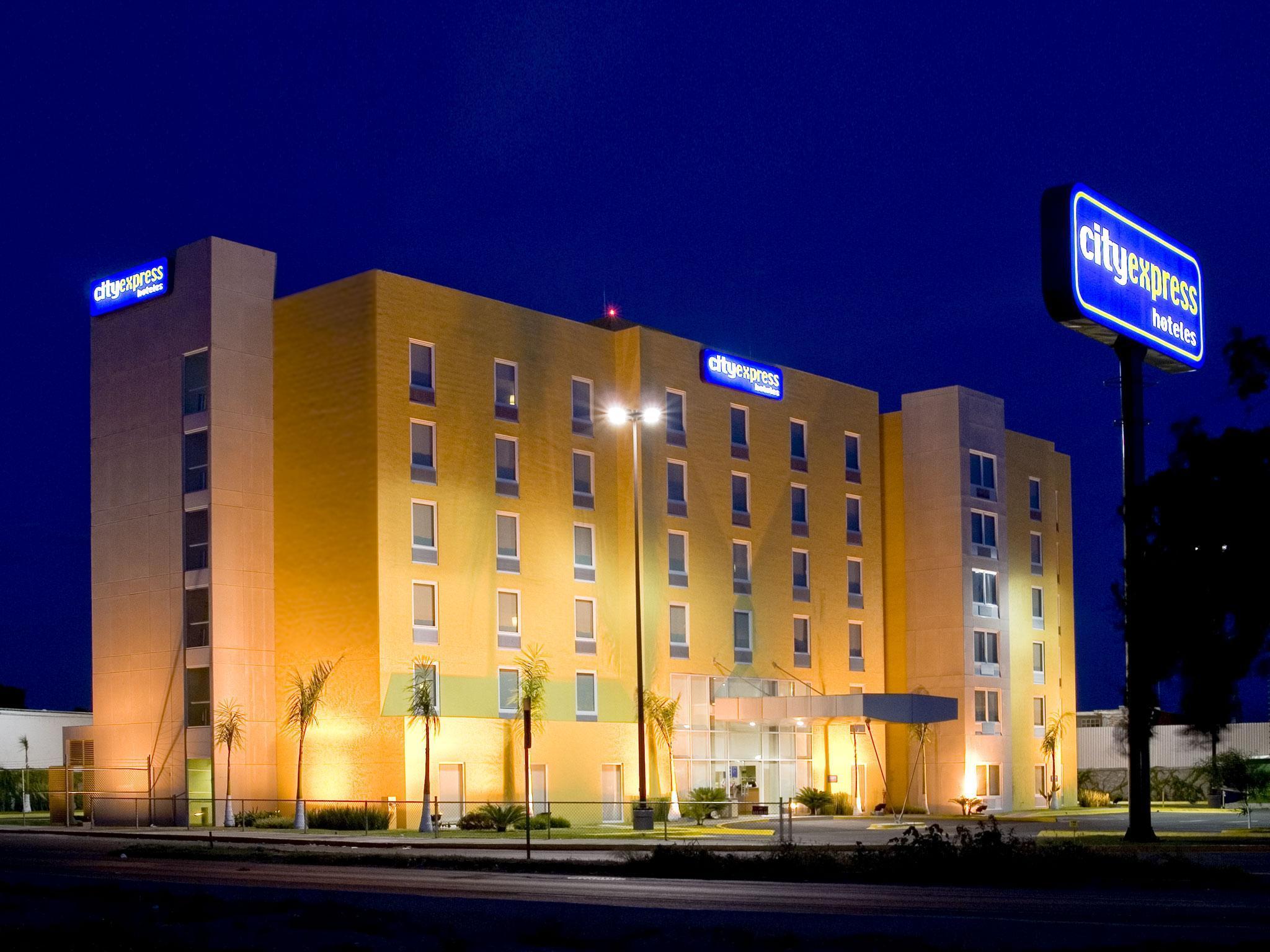 City Express By Marriott Celaya Parque מראה חיצוני תמונה