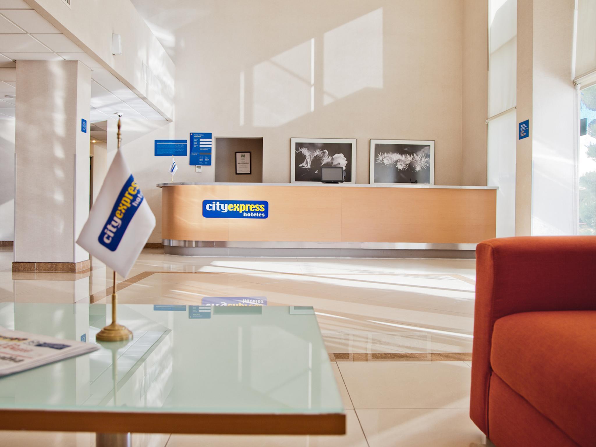 City Express By Marriott Celaya Parque מראה חיצוני תמונה