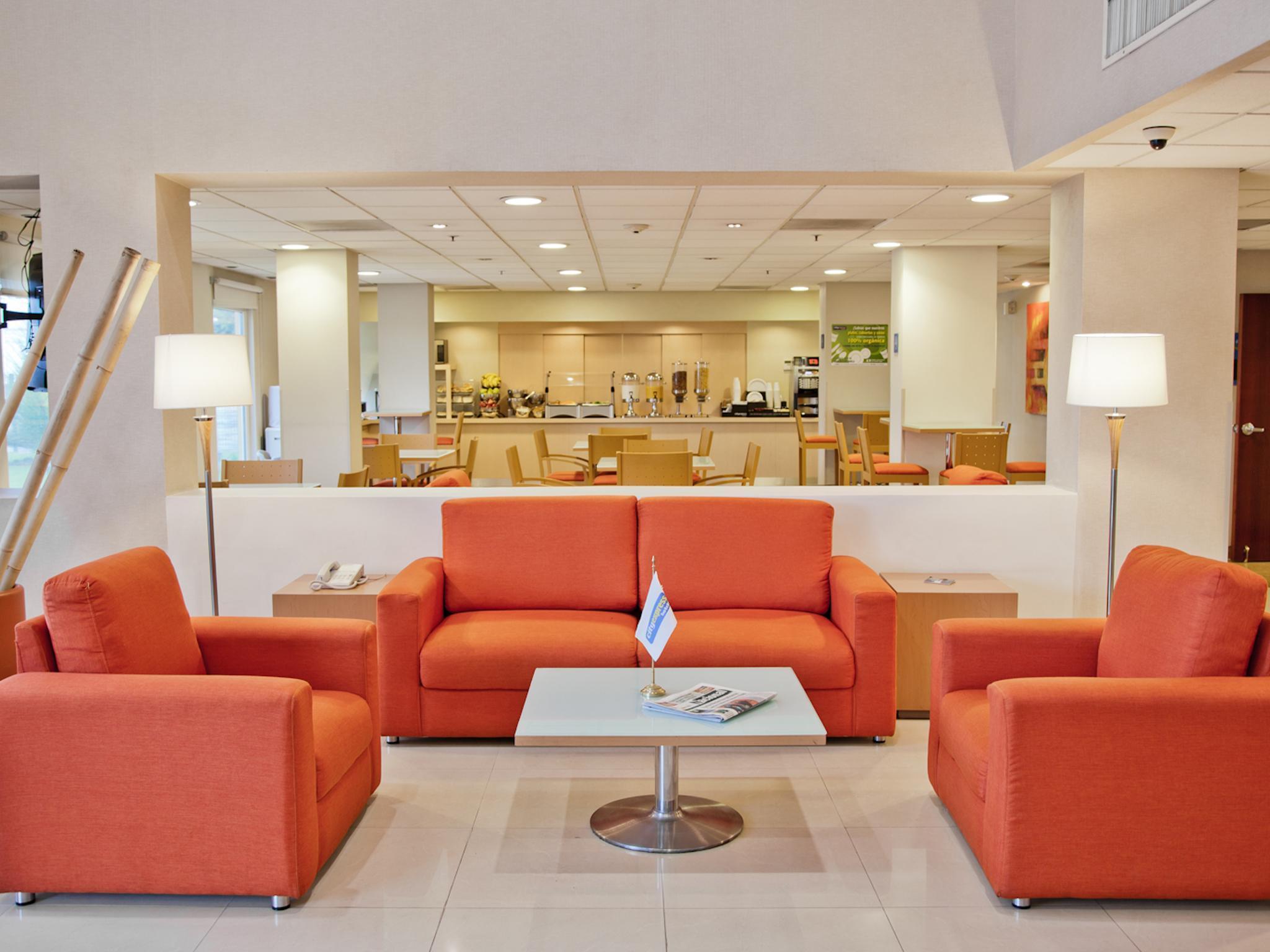 City Express By Marriott Celaya Parque מראה חיצוני תמונה