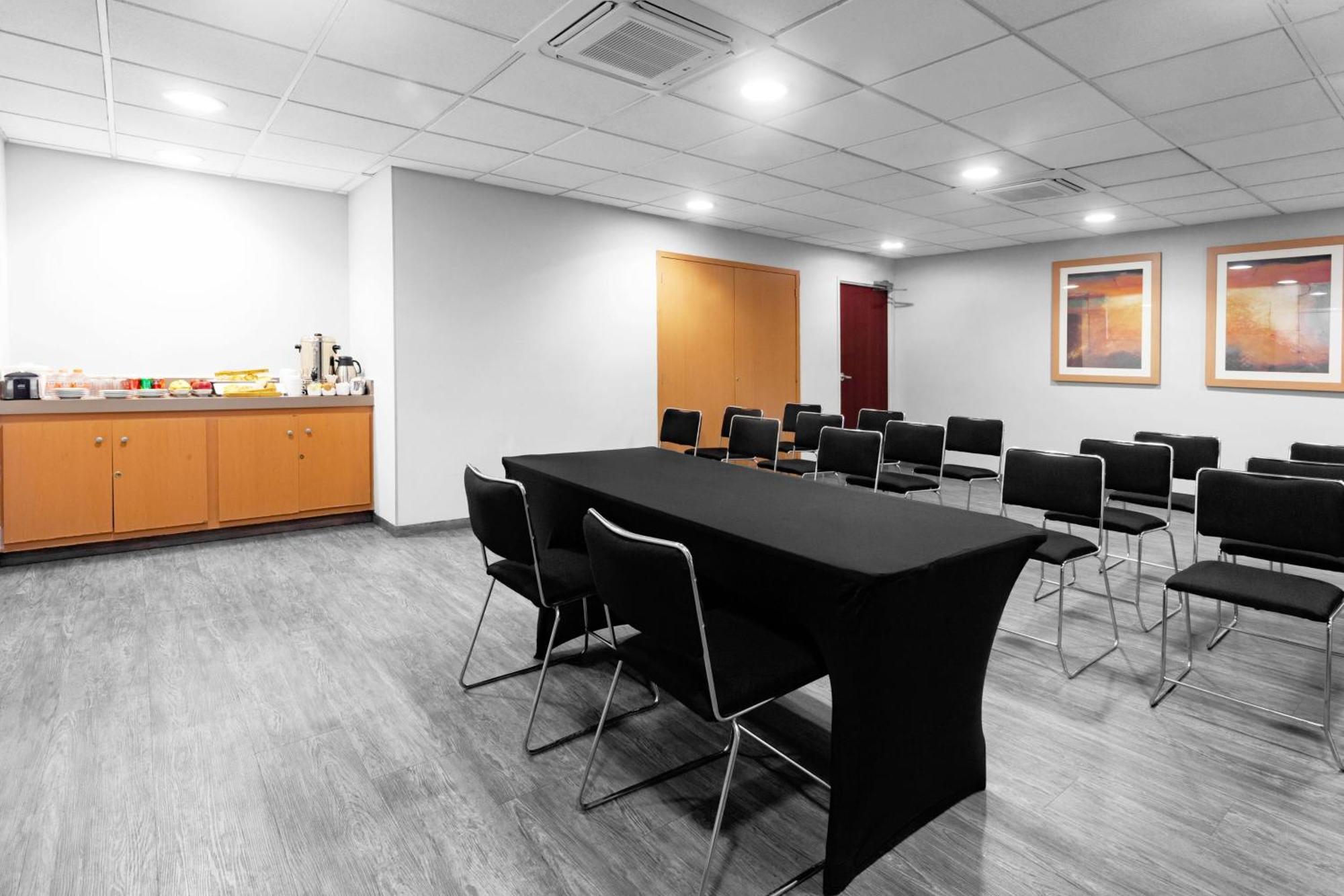City Express By Marriott Celaya Parque מראה חיצוני תמונה
