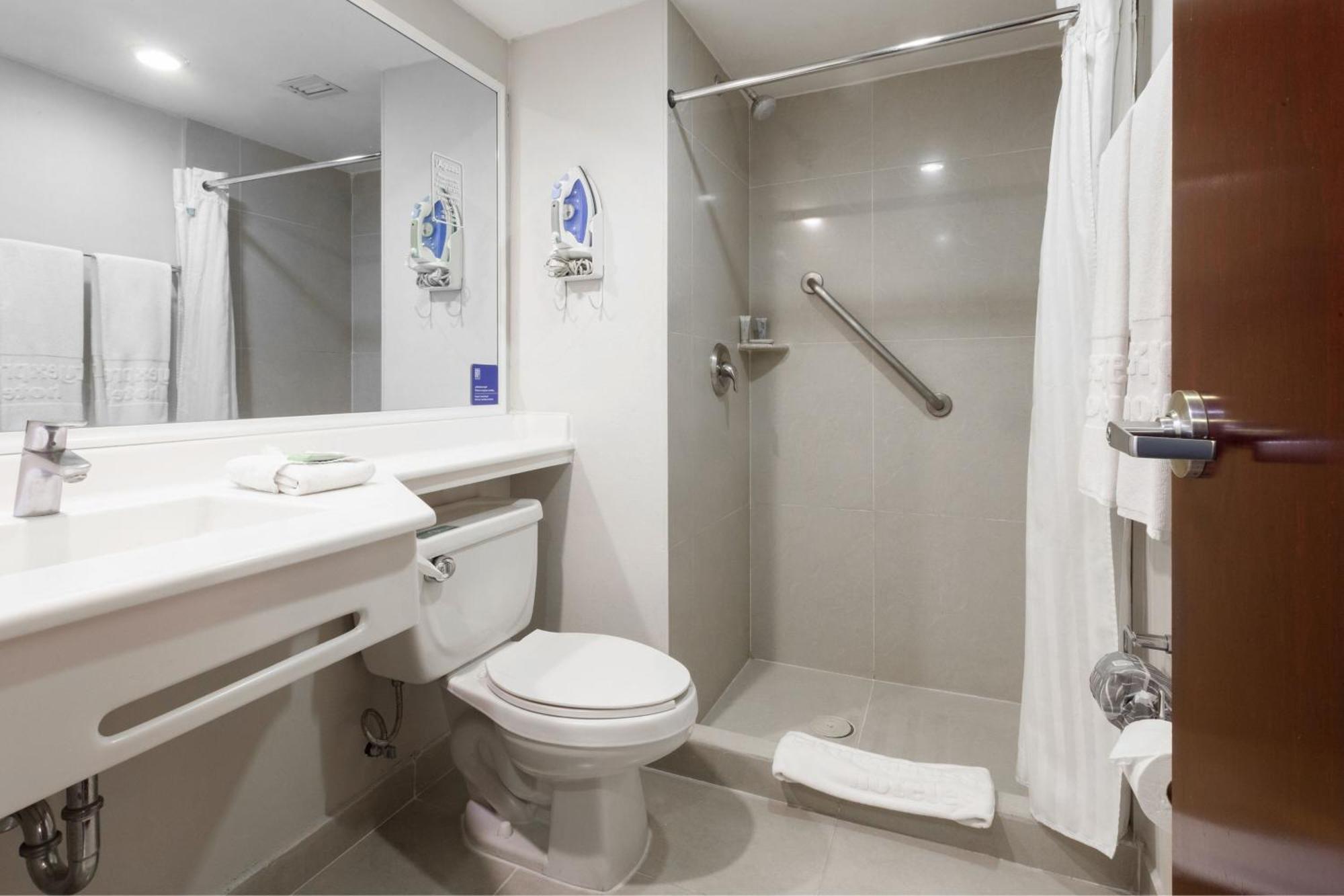 City Express By Marriott Celaya Parque מראה חיצוני תמונה