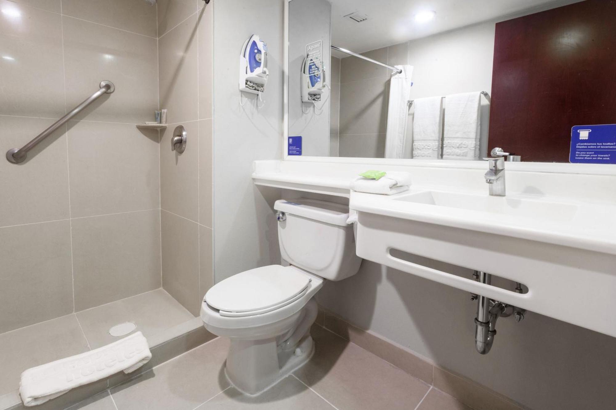 City Express By Marriott Celaya Parque מראה חיצוני תמונה