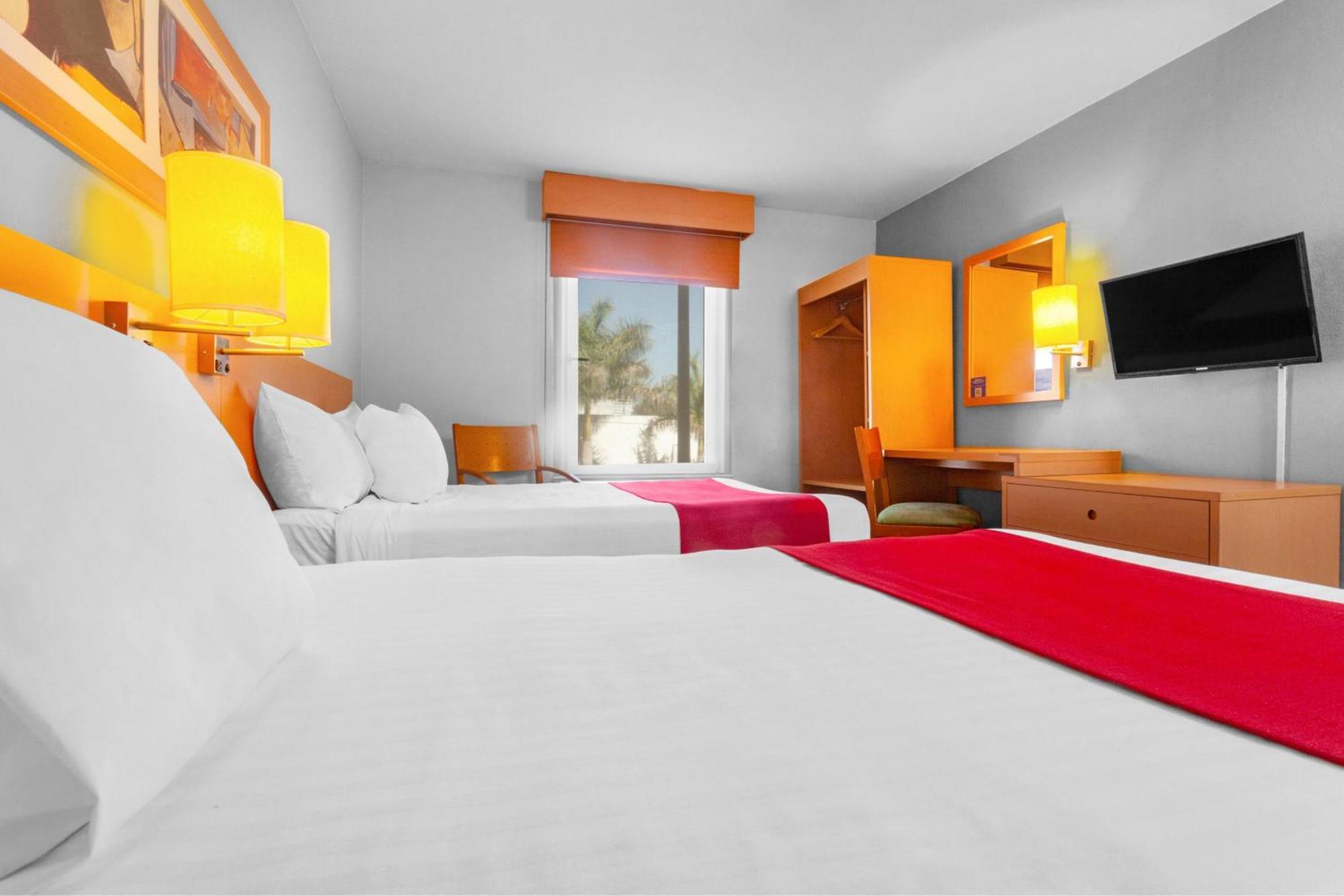 City Express By Marriott Celaya Parque מראה חיצוני תמונה