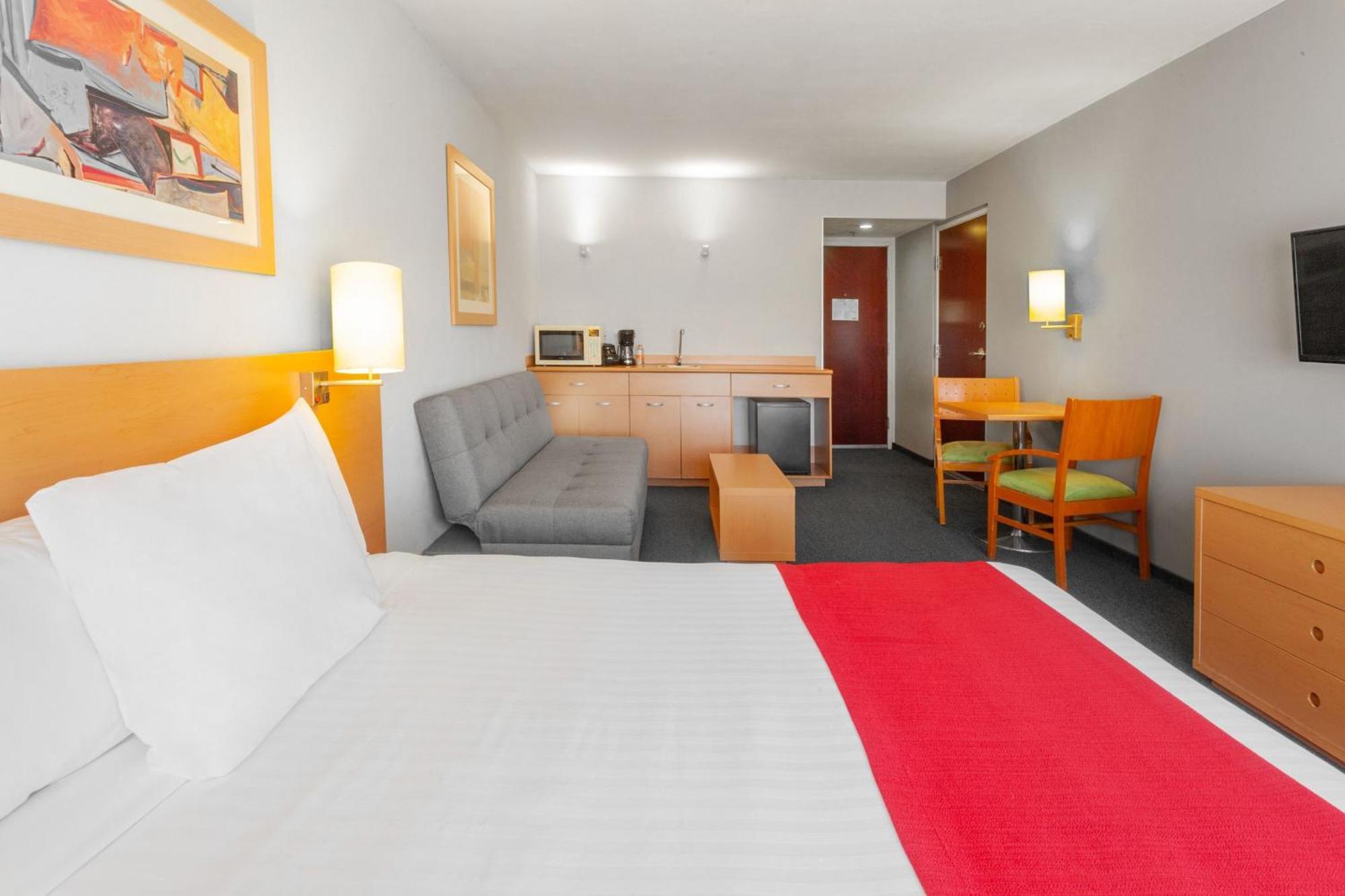 City Express By Marriott Celaya Parque מראה חיצוני תמונה