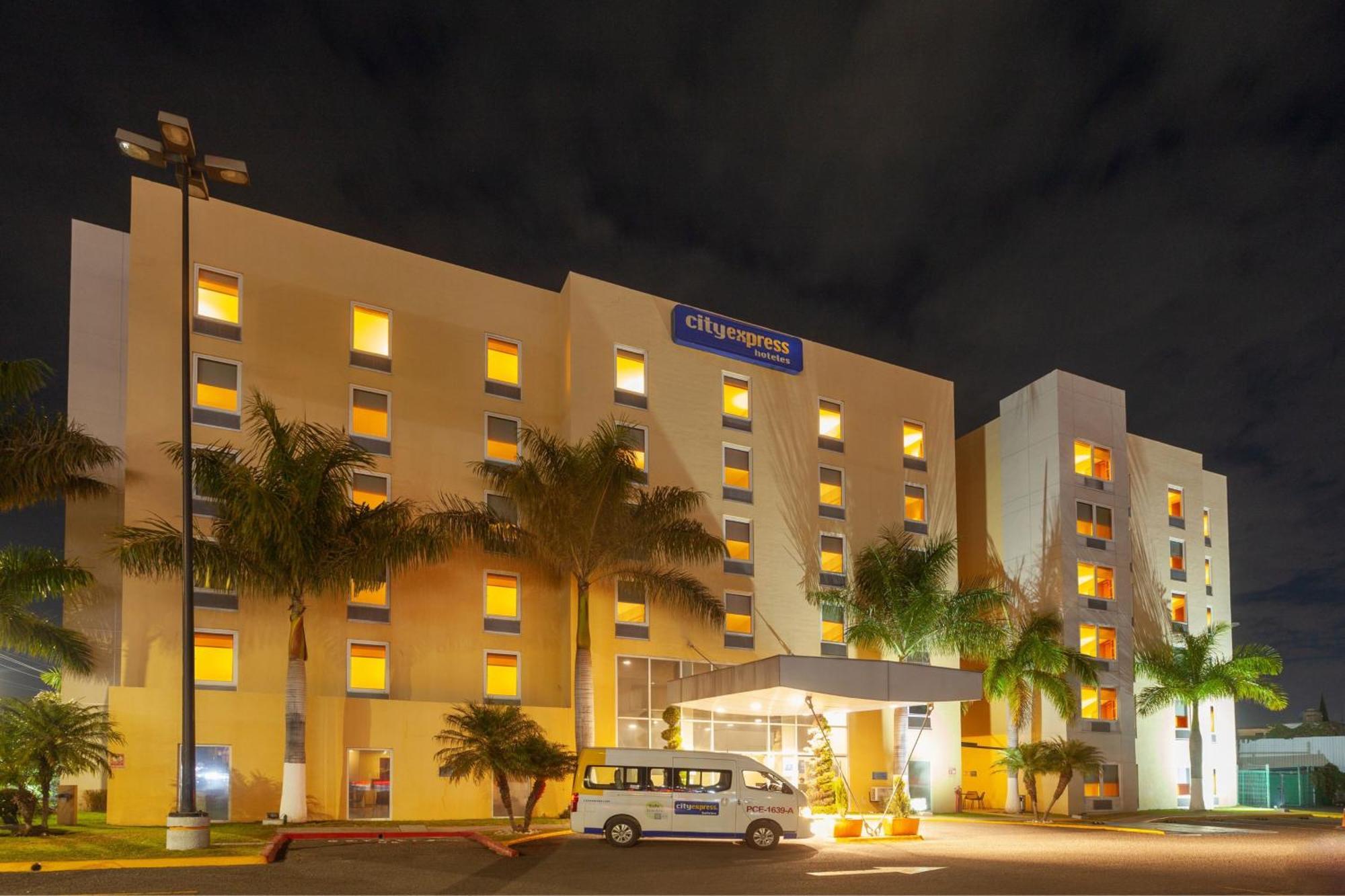City Express By Marriott Celaya Parque מראה חיצוני תמונה