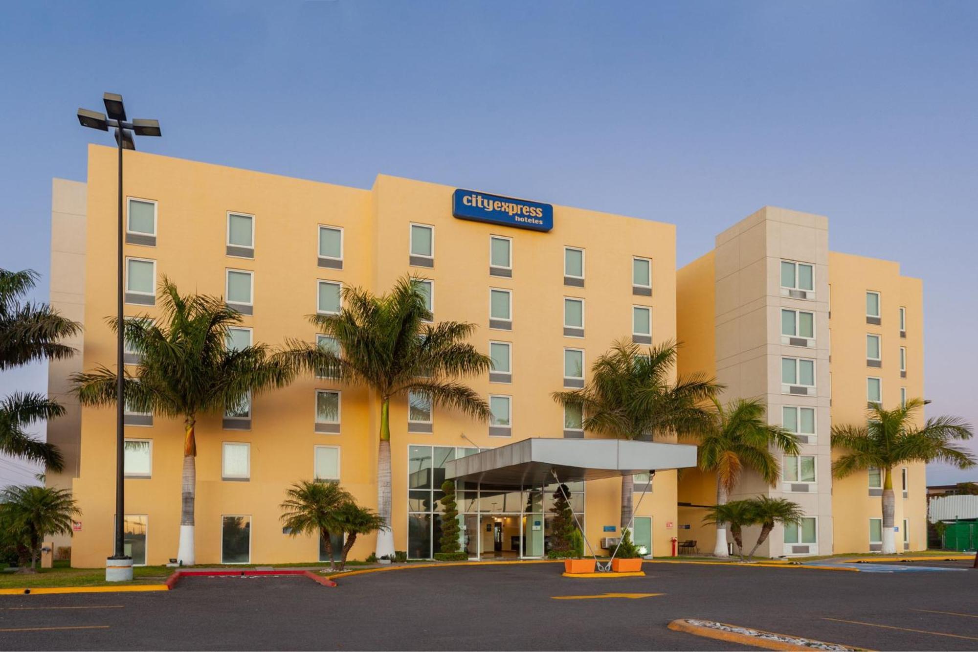 City Express By Marriott Celaya Parque מראה חיצוני תמונה