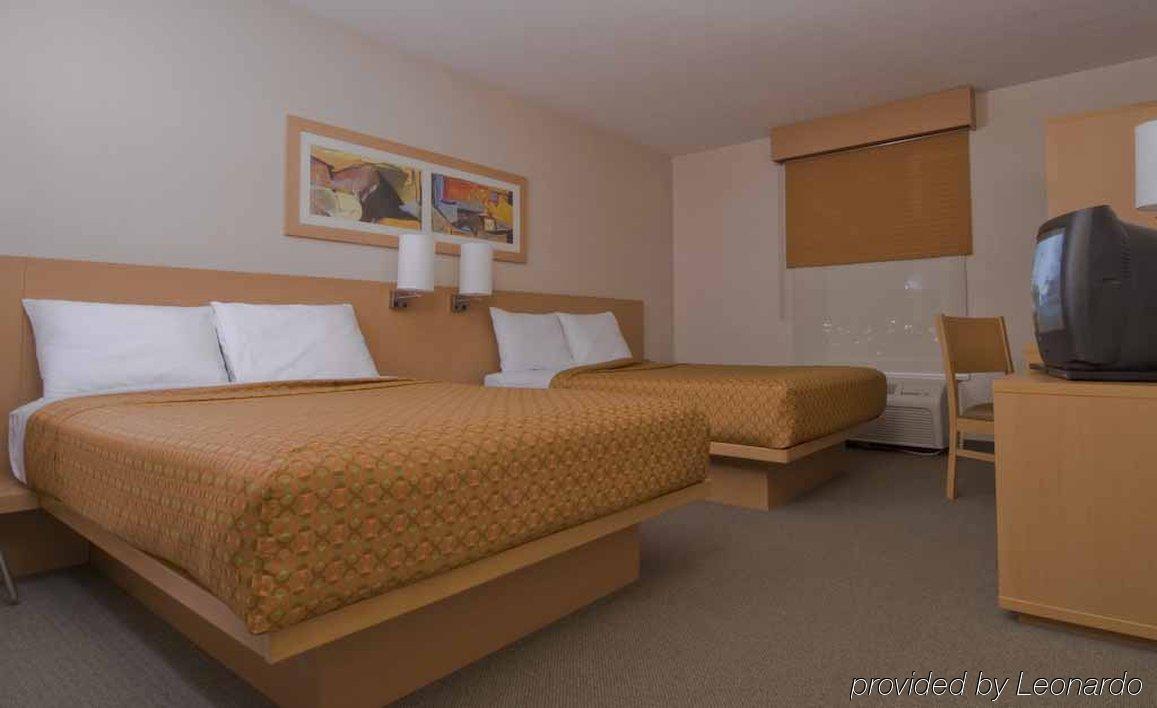 City Express By Marriott Celaya Parque מראה חיצוני תמונה