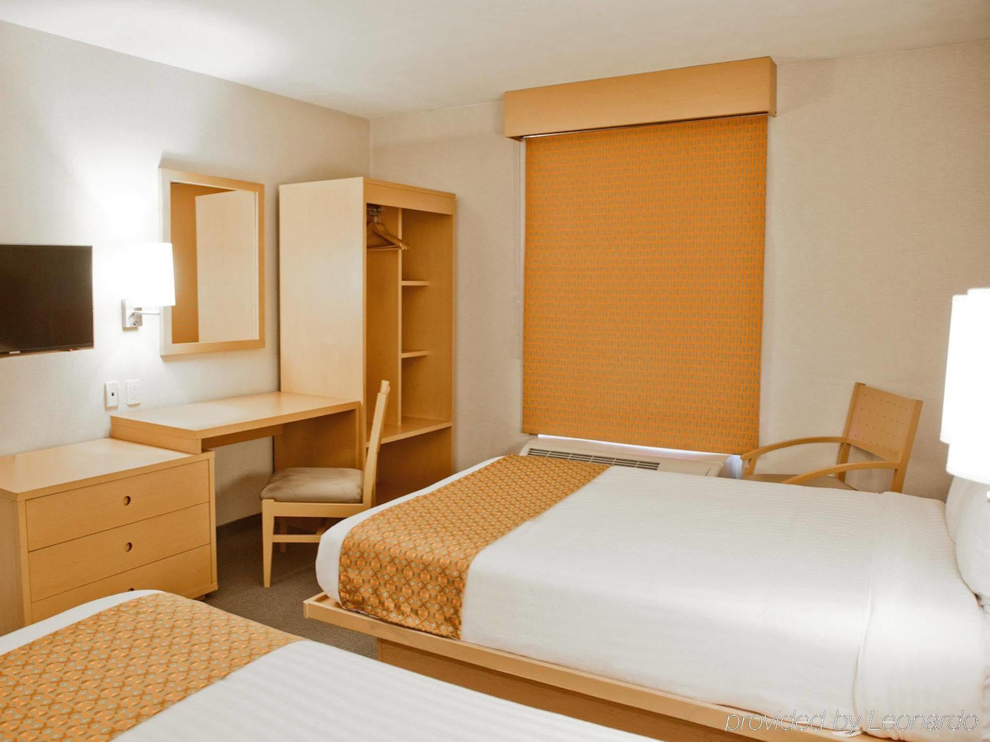 City Express By Marriott Celaya Parque מראה חיצוני תמונה