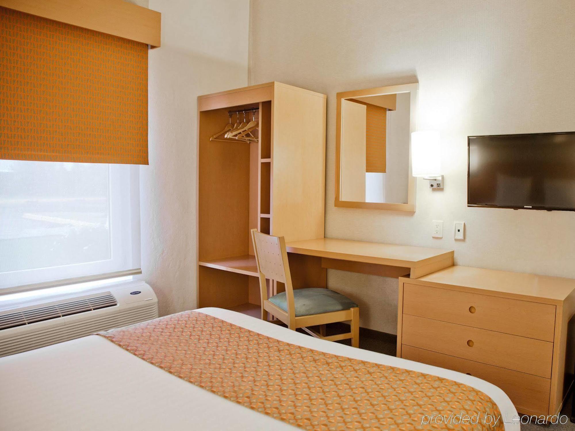 City Express By Marriott Celaya Parque מראה חיצוני תמונה
