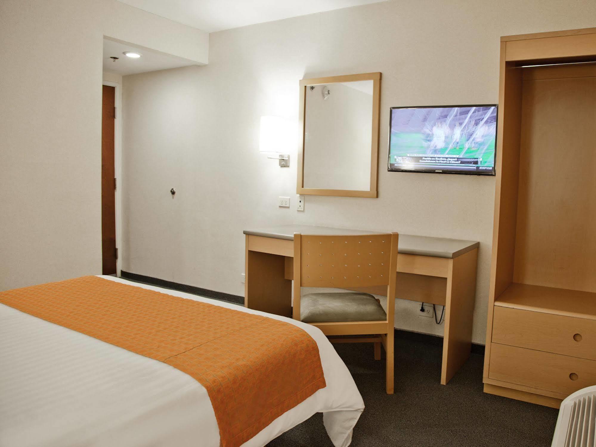 City Express By Marriott Celaya Parque מראה חיצוני תמונה